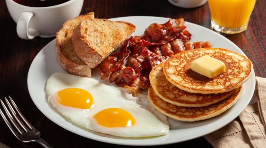 Desayuno americano de cortesía